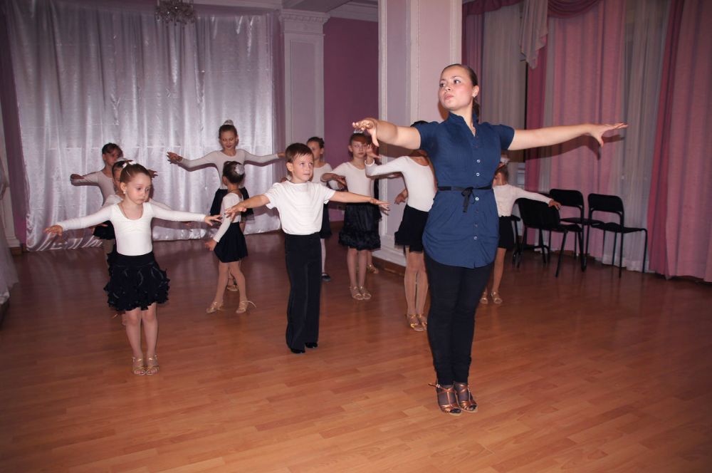 Танцы 9 школа. Фото школа танцев Озерск.